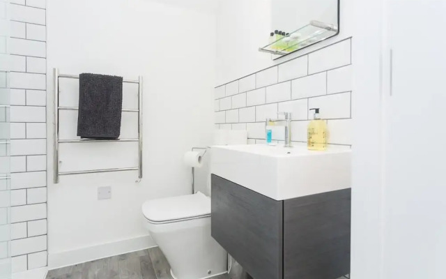 Bright, Newly Refurbished Townhouse in Bath
