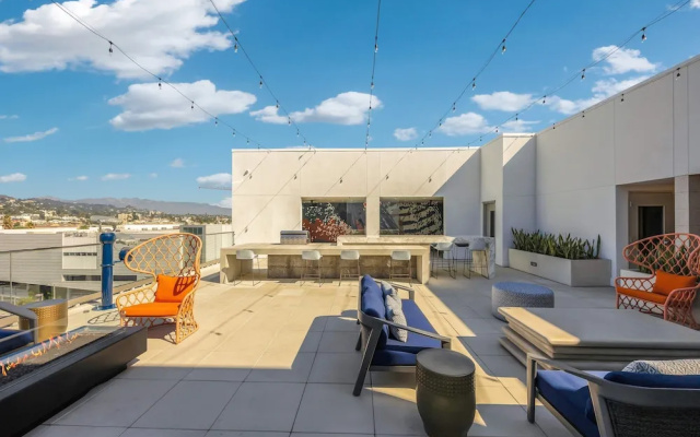 Luxury 3BR Hollywood Sign View by Oneluxstay