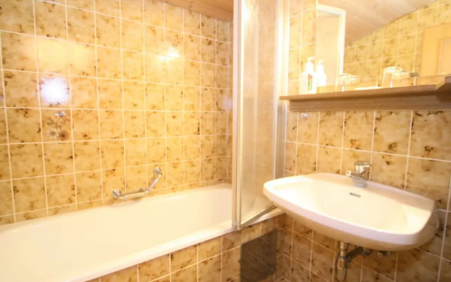 Peaceful Apartment in Hinterglemm With Camping Cot