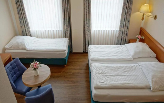 Hotel Opal