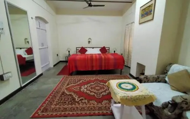 Naurang Yatri Niwas
