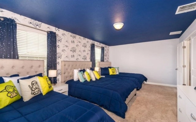 9076hs 8 Bedroom Villa by Redawning