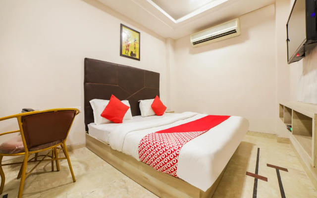 OYO 16978 Hotel Sterling Inn