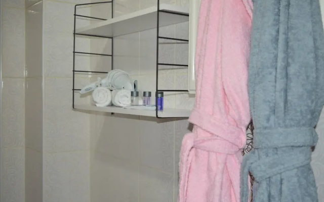 White Suite & Apartments