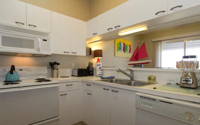 Sandy Pointe 210