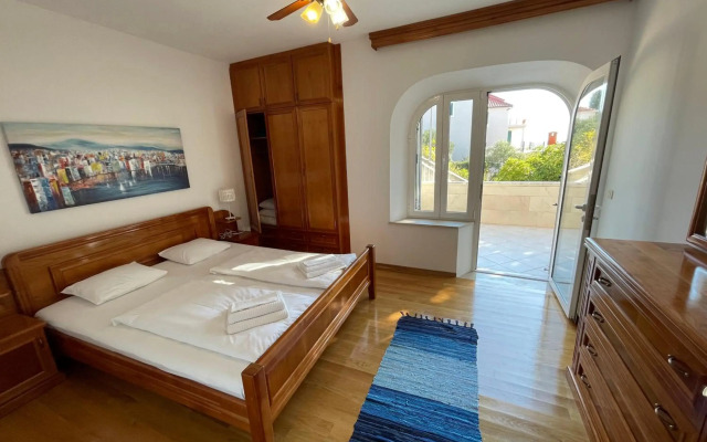 Miolin Beach House