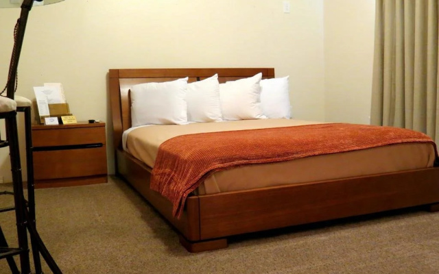 Canyon Plaza Premier Studio and Apartments