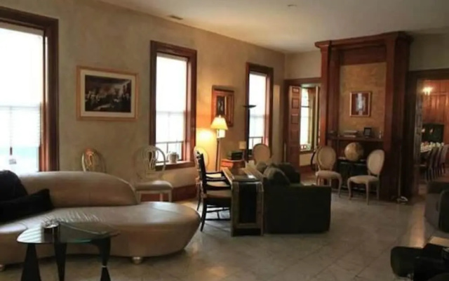 Mt Vernon Square Bed and Breakfast