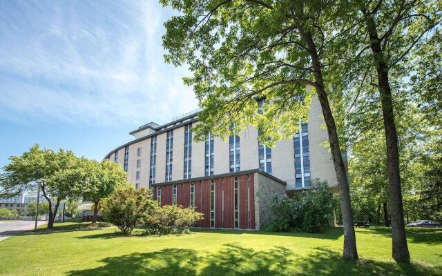 Отель Résidences Université Laval Канада, Квебек - отзывы, цены и фото номеров - забронировать отель Résidences Université Laval онлайн вид на фасад