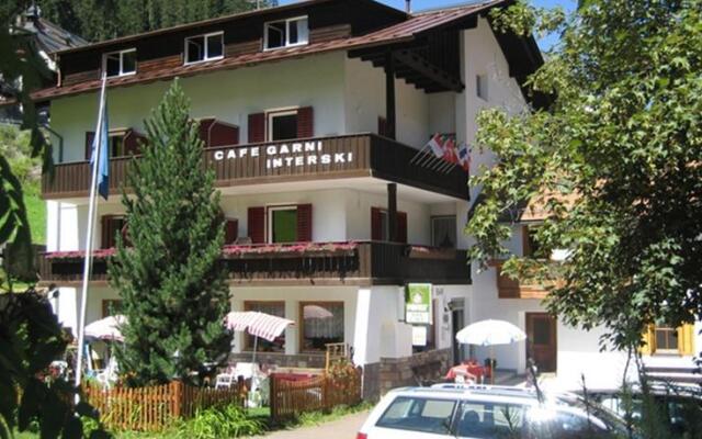 Отель Garni Interski Стельвио вид на фасад