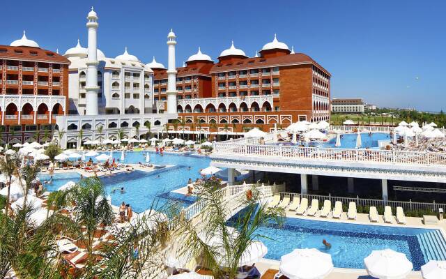 Royal Taj Mahal Hotel Турция, Чолакли - 1 отзыв об отеле, цены и фото номеров - забронировать отель Royal Taj Mahal Hotel онлайн вид на фасад