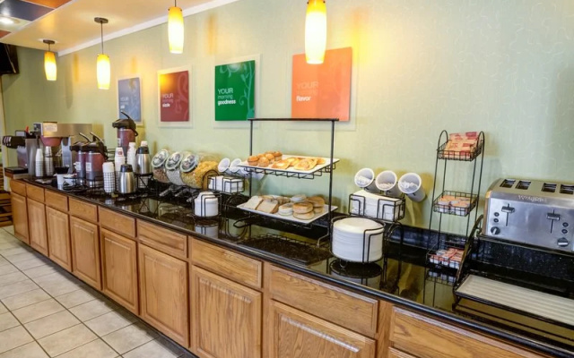 Quality Inn And Suites Lenexa Kansas City