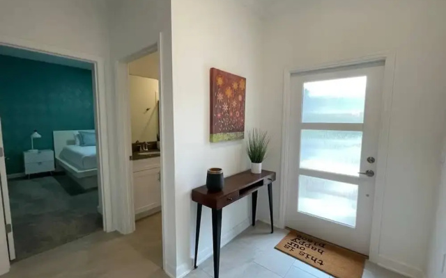 SL 4Br Walking Distance to Club
