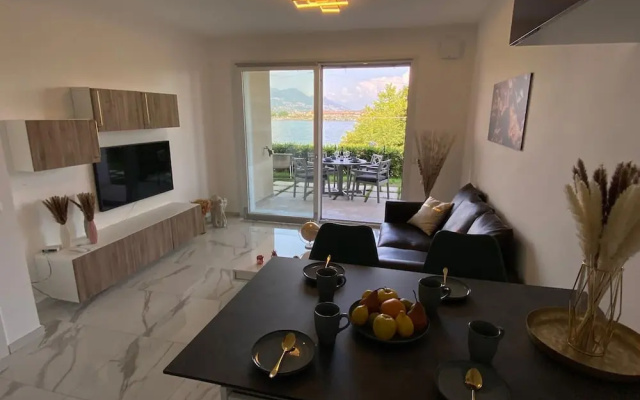 Amadeus Apartment With Lake View in Baveno