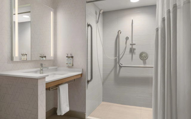 Holiday Inn Express & Suites Vaughan-Southwest by IHG