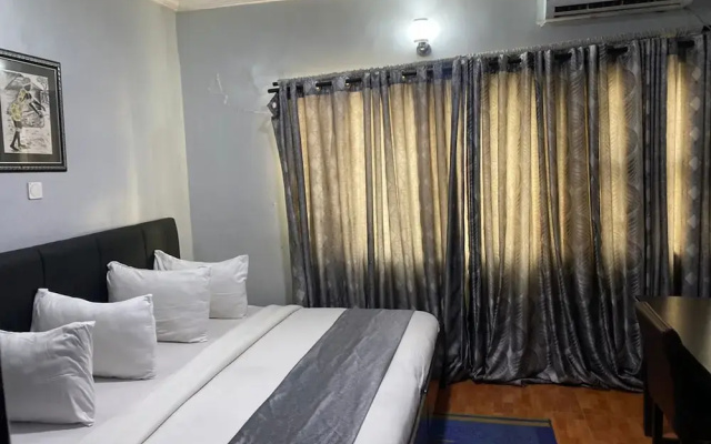 Kilo Royal Hotel