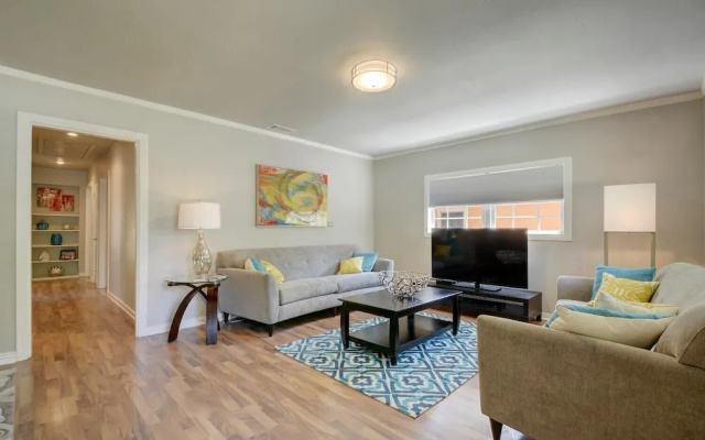 3BR 2BA Elegant Tarrytown House by RedAwning