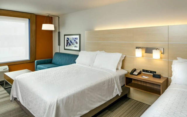 Holiday Inn Express & Suites Medford by IHG