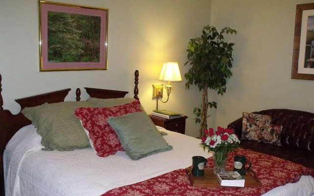 Hemlock Inn
