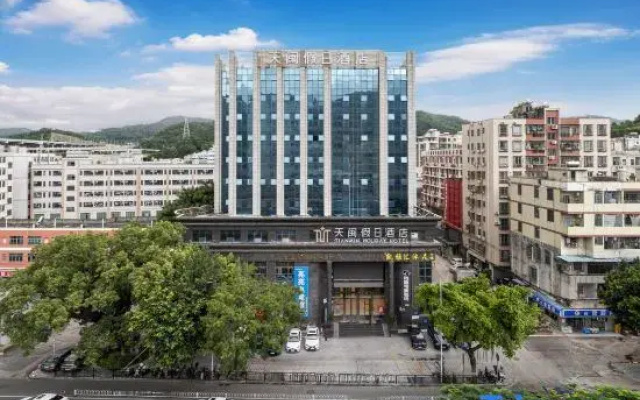 Tianmin Holiday Hotel (Guangzhou Baiyun Dayuan Light Rail Metro Station Store)