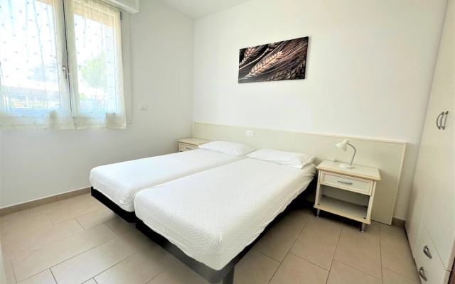 Bright Flat With Shared Pool