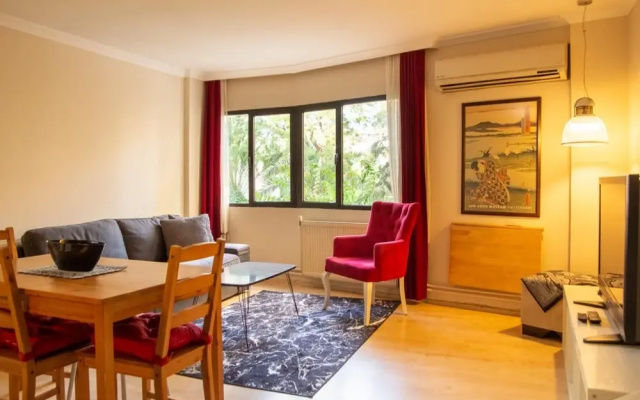 Pleasant and Central Flat With Balcony in Alsancak