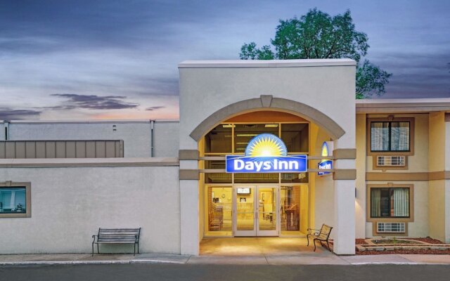 Отель Days Inn by Wyndham Bloomington West США, Блумингтон - отзывы, цены и фото номеров - забронировать отель Days Inn by Wyndham Bloomington West онлайн вид на фасад
