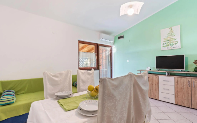Apartment in Jasenice Near Maslenica Beach