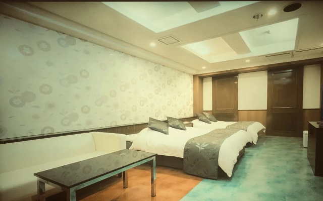 Hotel Revoir - Adults Only