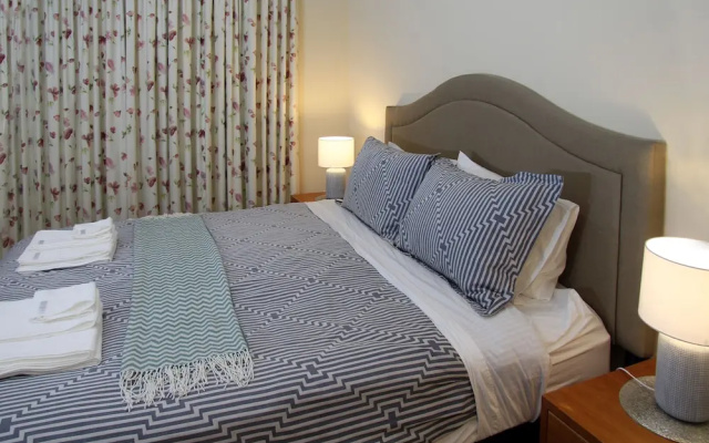 Adelaide Cbd Apartment - 3Br, 2Bath & Carpark