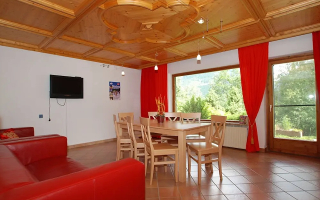 Cozy Apartment in Neukirchen am Großvenediger near Ski Area