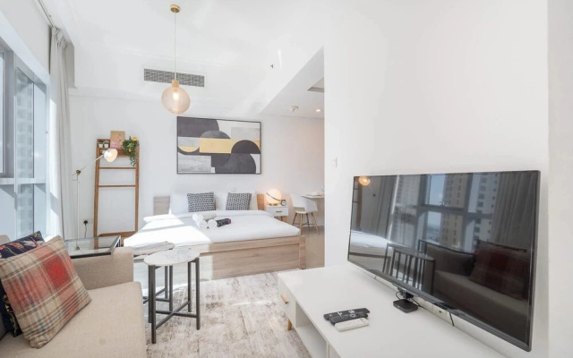 Chic Marina-view Studio in Bay Central Marina