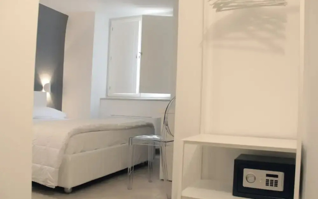 LAMIA Room Rentals