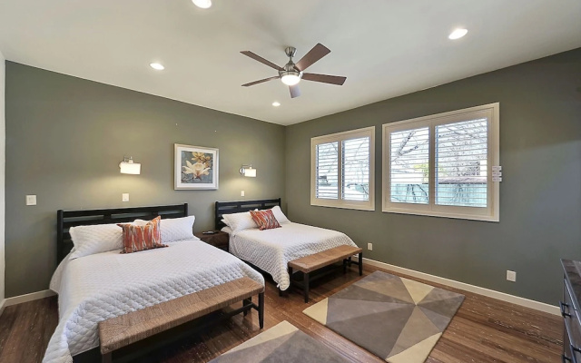 Stylish 3BR in Austin by RedAwning