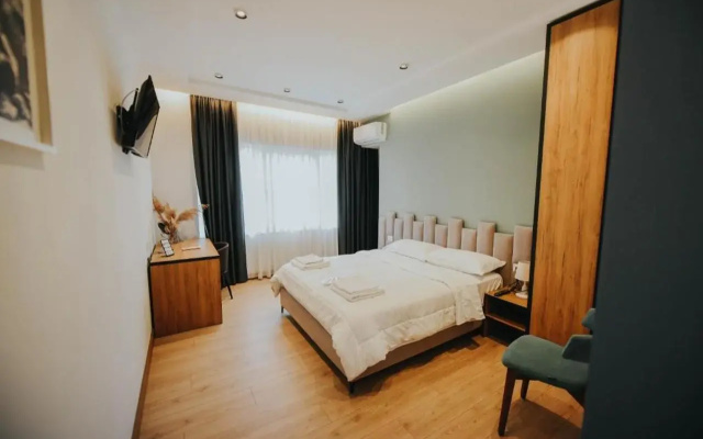 Hotel Blini