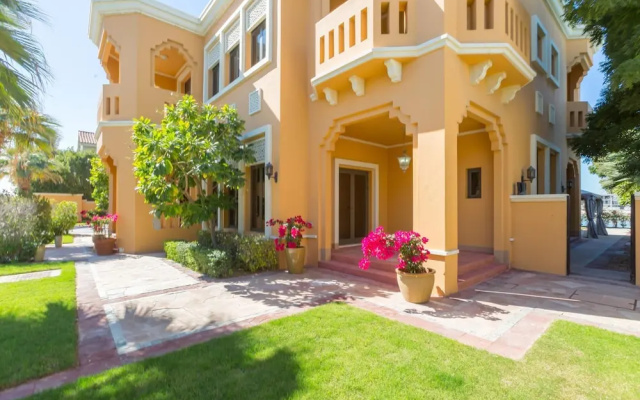 Prvt Pool Beach in Luxury Palm Jumeirah Villa