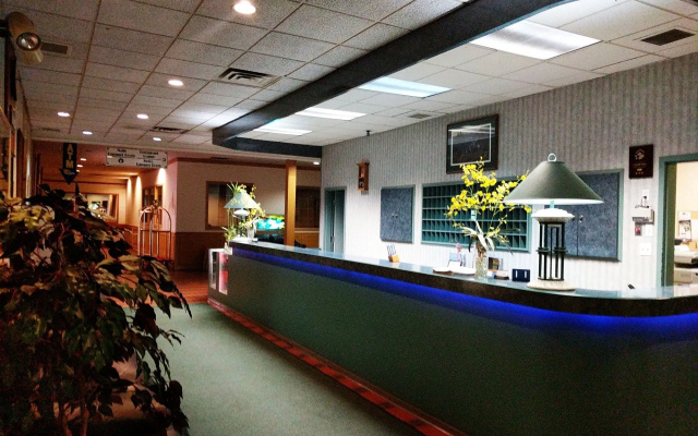 Crestwood Hotel