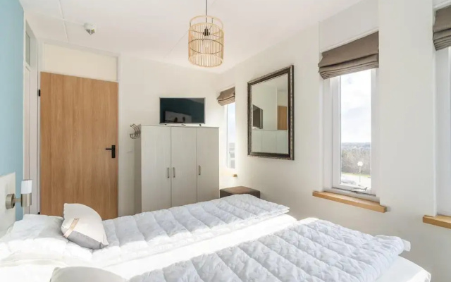 4-person Apartment With Island View