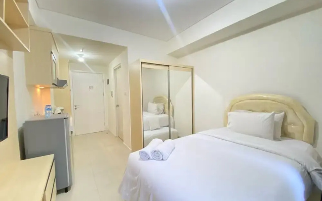 Classy Chic Studio Room At Apartment Parahyangan Residence Bandung