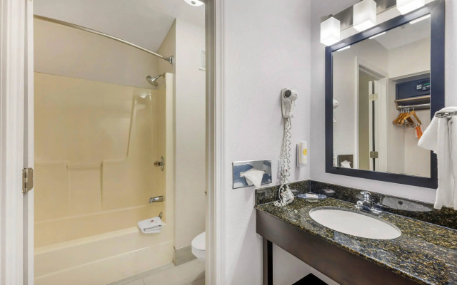 Comfort Inn Bourbonnais near I-57