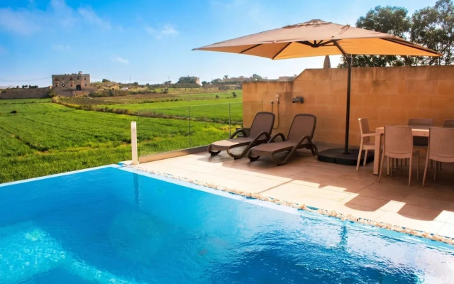 Kenn Gozitan Villa and Pool
