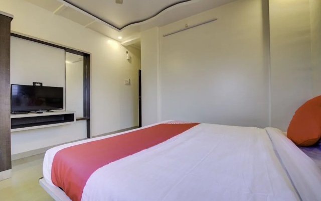 OYO 24125 Hotel Aakash