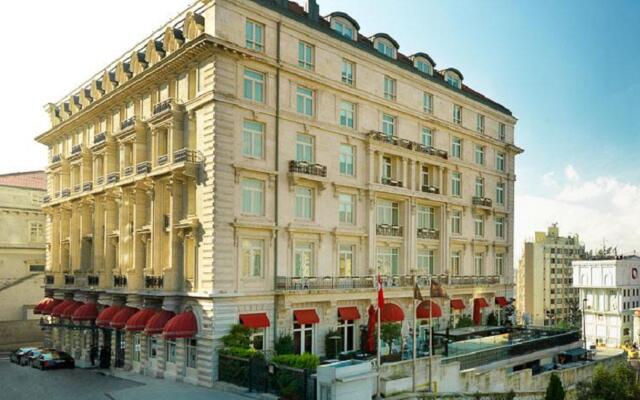 Pera Palace Hotel вид на фасад
