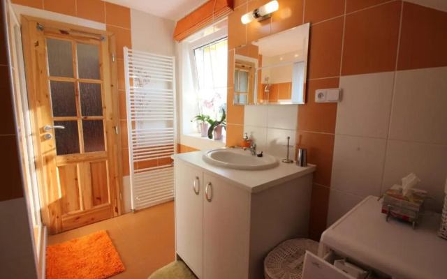 Orange Loft Apartment