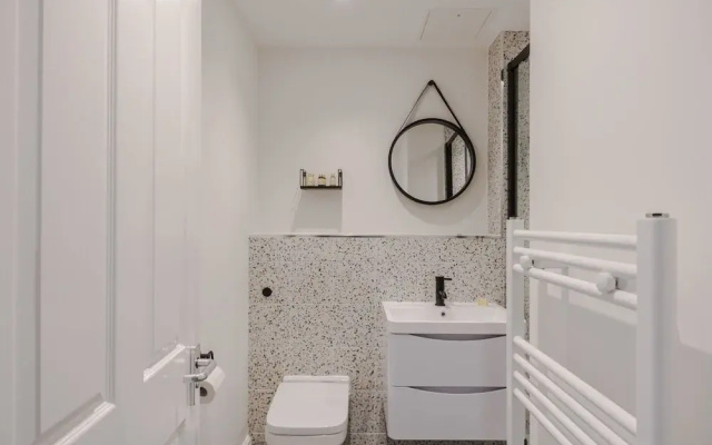 The Vanity Affair - Fitzrovia - by Frankie Says