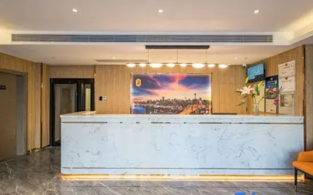 Super 8 Collection Hotel (Beijing Daxing Yihezhuang Metro Station)