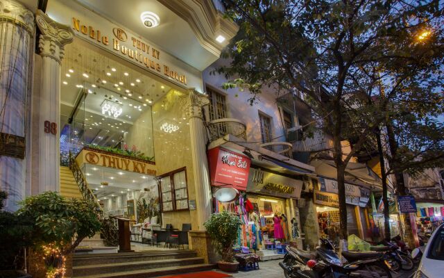 Noble Boutique Hotel Hanoi вид на фасад