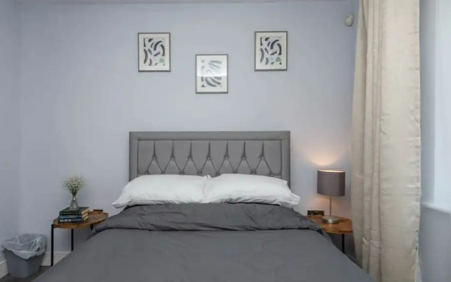 London Flat With Private Entrance