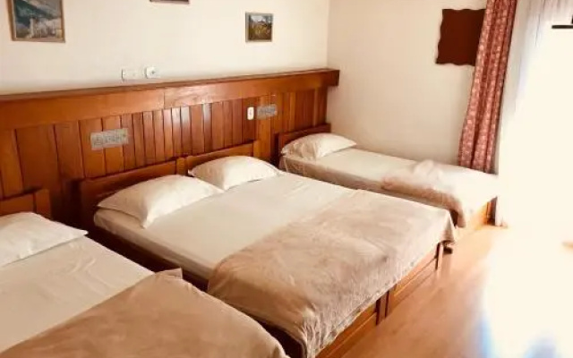Hotel Tirol