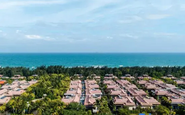 Floral Hotel · Yunshang Hotel (Lingshui Ocean Happy World)